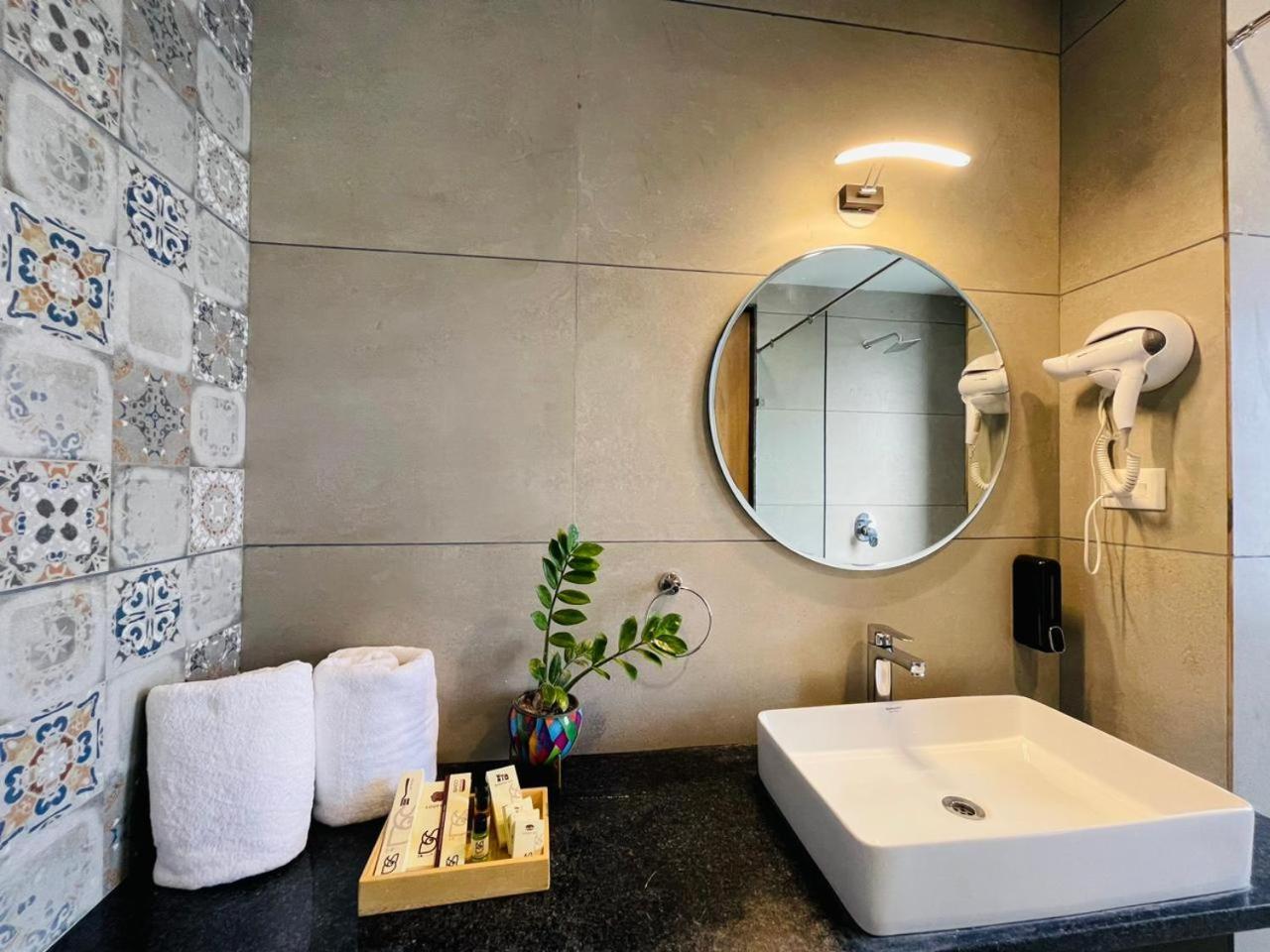 Suramya-A Luxury Boutique Hotel Udaipur Exteriör bild